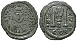 JUSTINIAN I (527-565). Follis.
Obv: D N IVSTINIANVS P P AVG.
Helmeted and cuirassed bust facing, holding globus cruciger and shield decorated with hor...