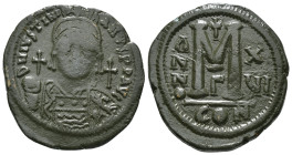 JUSTINIAN I (527-565). Follis.
Obv: D N IVSTINIANVS P P AVG.
Helmeted and cuirassed bust facing, holding globus cruciger and shield decorated with hor...