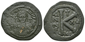 JUSTINIAN I (527-565). Half Follis.
Obv: D N IVSTINIANVS P P AVG.
Helmeted and cuirrased facing bust, holding globus cruciger and shield with horseman...