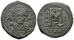 JUSTINIAN I (527-565). Follis.
Obv: D N IVSTINIANVS P P AVG.
Helmeted and cuirassed bust facing, holding globus cruciger and shield decorated with hor...