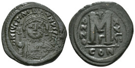 JUSTINIAN I (527-565). Follis.
Obv: D N IVSTINIANVS P P AVG.
Helmeted and cuirassed bust facing, holding globus cruciger and shield decorated with hor...