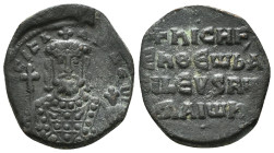 NICEPHORUS II PHOCAS (963-969). Follis. Constantinople.
Obv: + ҺICIFR ЬASILЄV Rω.
Facing bust of Romanus I with beard, wearing crown cruciger and loro...