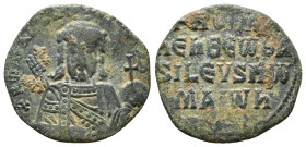 CONSTANTINE VII PORPHYROGENITUS(913-959) and ROMANUS I LECAPENUS (920-944). Follis. Constantinople.
Obv: + ROmAn' bASILEVS RWm'.
Crowned and bearded b...