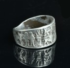 Detailed silver ring
3,92 g - 18,22 mm