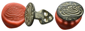 ISLAMIC BRONZE STAMP SEAL.(18th-20th Century).Ae. Condition : Good very fine Material : Bronze.
7,45 g