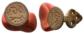 ISLAMIC BRONZE STAMP SEAL.(18th-20th Century).Ae. Condition : Good very fine Material : Bronze.
5,68 g