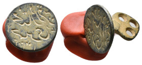 ISLAMIC BRONZE STAMP SEAL.(18th-20th Century).Ae. Condition : Good very fine Material : Bronze.
9,40 g