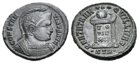 Constantine I (307/310-337). Æ Follis (19mm, 2.80g). Treveri, 322-3. Helmeted and cuirassed bust r. R/ Globe set on altar inscribed VO/TIS/XX in three...
