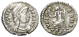 Valens (364-378). AR Siliqua (18mm, 2.02g). Treveri, 367-375. Pearl-diademed, draped and cuirassed bust r. R/ Roma seated l., holding Victory on globe...