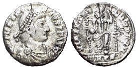 Theodosius I (379-395). AR Siliqua (17mm, 1.92g). Treveri, 378-388. Pearl-diademed, draped and cuirassed bust r. R/ Roma seated facing on throne, head...
