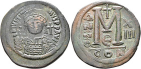 Justinian I, 527-565. Follis (Bronze, 39 mm, 23.09 g, 6 h), Constantinopolis, RY 13 = 539/40. D N IVSTINIANVS P P AVI Helmeted, diademed and cuirassed...