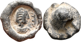 Anonymous, 4th century. Seal (Lead, 20 mm, 7.49 g). [EV]-TVXI ('Fortunate') Draped bust of a lady to the right, wearing pearl earring and a braid fold...