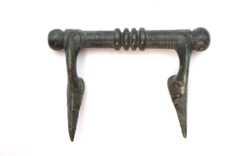 A solid bronze handle with decorated terminals; 109mm length, 194.14 grams.
Lond...