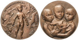 Spanish Medals

Año internacional del niño. 1979. F.N.M.T. Anv.: Tres niños sosteniendo cinta con leyenda DERECHOS DEL NIÑO. Rev.: Niño desnudo, alr...