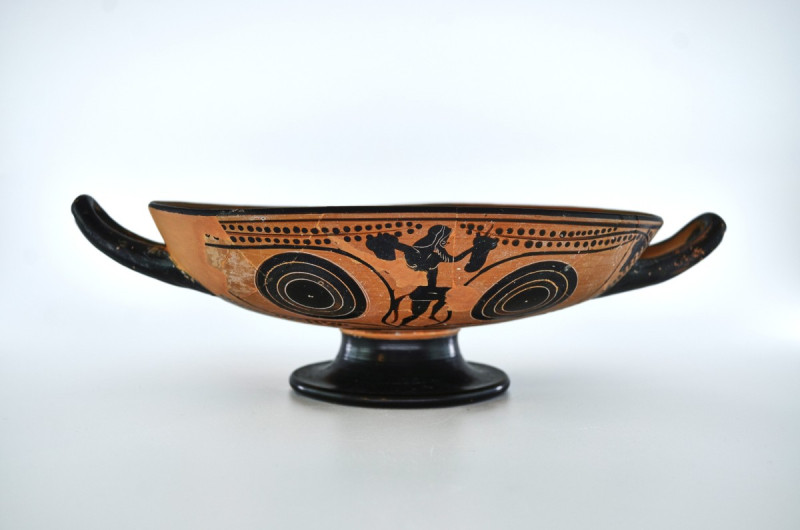 Attic black-figure eye-cup from the Workshop of Nikosthenes. 520 - 500 BC. Heigh...