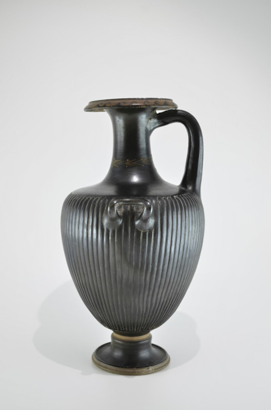 Beautiful Campanian black glazed hydria. 340 - 320 BC. Height 30,1cm, ø corpus 1...