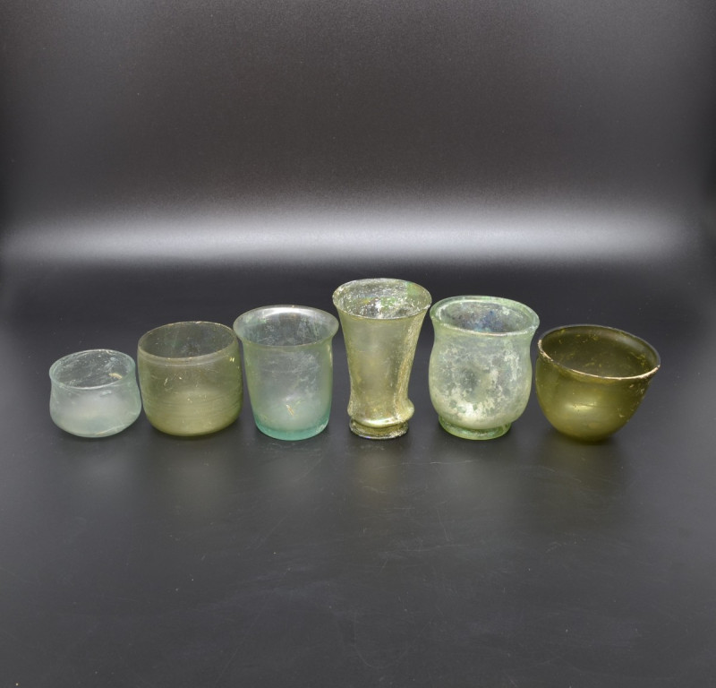 Collection of glass beakers. H 4,8-10,1cm. Roman, 1st - 4th century A. D. 6 piec...