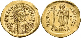 Anastasius I, 491-518. Solidus (Gold, 20 mm, 4.51 g, 6 h), Constantinople, 492-507. D N ANASTA-SIVS P P AVC Helmeted, diademed and cuirassed bust of A...