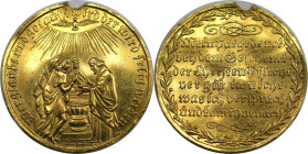 Altdeutsche Münzen und Medaillen, NÜRNBERG, STADT. Goldmedaille zu 2 Dukaten ND (um 1700), Unsigniert. Auf die Taufe. 6,84 g. Vs.: Taufszene, oben die...