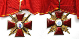 Russische Münzen und Medaillen, Nikolaus II. (1894-1918). St. Anna-Orden, Kreuz 2. Klasse mit Schwertern. Gold, emailliert, 44 x 49 mm 20,2 g., fein b...
