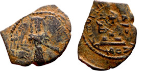 al-Malik ibn Marwan (687-705) Follis. Obverse: Imperial figure. Reverse: Modified cross potent set on steps

20mm 2.72g