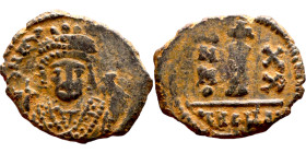 Maurice Tiberius (582-602) Decanummium. Antioch. Obverse: Crowned bust facing, wearing consular robes, holding mappa and eagle-tipped scepter Reverse:...