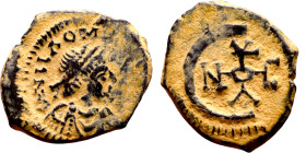 Justinian I (527-565). Pentanummium. Obverse: DN IVSTINAVS PP AVG. Dademed bust of emperoe to right. Reverse: cross monogram

16mm 2.08g