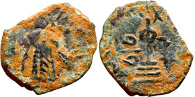 al-Malik ibn Marwan (687-705) Follis. Obverse: Imperial figure. Reverse: Modified cross potent set on steps

19mm 1.52g