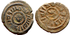 Umayyad/Abbasid. Bronze coin. Obverse: Arabic inscription. Reverse: Arabic inscription

18mm 2.18g