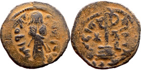 al-Malik ibn Marwan (687-705) Follis. Obverse: Imperial figure. Reverse: Modified cross potent set on steps

19mm 3.11g

Artificial sand patina