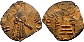 al-Malik ibn Marwan (687-705) Follis. Obverse: Imperial figure. Reverse: Modified cross potent set on steps

19mm 1.31g

Artificial sand patina