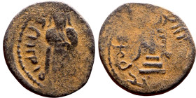al-Malik ibn Marwan (687-705) Follis. Obverse: Imperial figure. Reverse: Modified cross potent set on steps

18mm 2.62g

Artificial sand patina