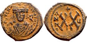 Maurice Tiberius (582-602) Half Follis. Antioch. Obverse: Crowned bust facing, wearing consular robes, holding mappa and eagle-tipped scepte Reverse: ...