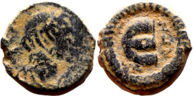 Maurice Tiberius (582-602) Pentanummium Obverse: Diademed Bsut of Emperor. Reverse: Large E

11mm 1.98g