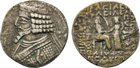 PARTHER. Phraates IV., 38–2 v. Chr. AR Tetradrachme. Diadem. Brustbild n.l. Rs. Sitzender König u. stehende Tyche mit Palmzweig u. Füllhorn. Mitch. 58...