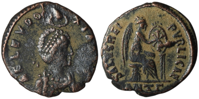 Aelia Eudoxia (AD 400-404). Constantinople
AE Follis (17mm, 2,10g)