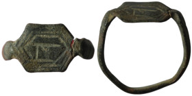 Ancient bronze ring with ornament
(21mm, 2,05g)