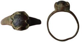 Ancient bronze ring with gemstone
(23mm, 2,15g)