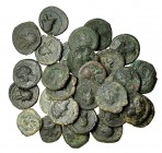 30 monedas hispano-cartaginesas de 1/4 de calco. I-554, VILL-72/70 (1); I-521, VILL-69/42 (26); I-523, VILL-69/46 (3). De RC a MBC.