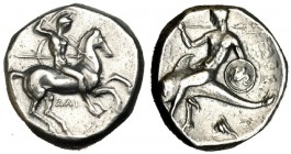 CALABRIA. Tarento. Didracma (302-290 a.C.). A/ Jinete con lanza a der.; debajo DAI. R/ Taras con tridente sobre delfín, debajo caracola: (TARAS) a la ...
