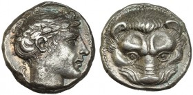 BRUTTIUM. Rhegion. Tetradracma (415-387 a.C.). A/ Cabeza de león de frente. R/ Cabeza laureada de Apolo a der. con rama de olivo detrás. AR 17,04 g. C...