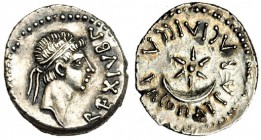 MAURITANIA. Juba II y Cleopatra Selene. Denario (25 a.C.-23 d.C.). R/ Estrella sobre creciente; BACCILICA CLEOPATRA. AR 3,2 g. Mazard-109,299. EBC-.