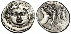 PLAUTIA. Denario. Roma (55 a.C.). A/ Cabeza de frente de Medusa; L. PLAVTIVS. R/ La Aurora con los caballos del Sol; PLAVCVS. SB-14. FFC-1006. Vanos d...