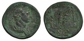 TRAJANO. Sestercio. Roma (114-117). R/ El Emperador sentado a izq. sobre plataforma, delante Parthamspates y Partia arrodillada; REX. PARTHVS DATVS, S...