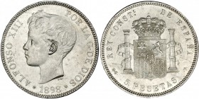 5 pesetas. 1898 *18-98. Madrid. SGV. VII-190. Dos flores de lis incusas en el anv., una en el pelo y otra en el campo, detrás del caballo. Pequeñas ra...