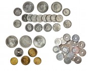47 monedas: 21 de 50 céntimos, 19 de 5 pestas, 2 de 2’50 pesetas, 1 de 25 céntimos, 3 de 100 pesetas y 2 fichas de la Naval. La mayoría SC o prueba....