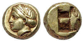 Ionien. Phokaia.

 1/6 Stater bzw. Hekte (Elektron). Ca. 477 - 388 v. Chr.
Vs: Weiblicher Kopf links, darunter Robbe nach links.
Rs: Viergeteiltes...