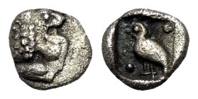 Karien. Mylasa.

 Tetartemorion (Silber). Ca. 420 - 390 v. Chr.
Vs: Löwenprotome mit zurückgewandtem Kopf und aufgerissenem Maul links.
Rs: Vogel ...