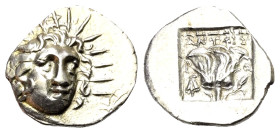 Inseln vor Karien. Rhodos.

 Hemidrachme (Silber). Ca. 125 - 88 v. Chr.
Vs: Kopf des Helios mit Strahlenkrone in Dreiviertelansicht rechts.
Rs: P ...