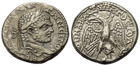 Seleukis und Pierien. Emesa. Caracalla (197 - 217 n. Chr.).

 Tetradrachme (Billon). Ca. 215 - 217 n. Chr.
Vs: Kopf mit Lorbeerkranz rechts.
Rs: A...